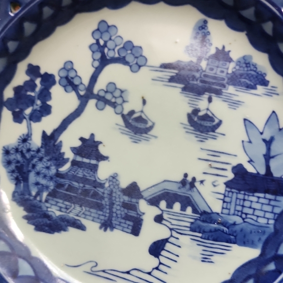 Vintage Porcelain Asian Countryside Blue and White Reticulated Decorative Plate - Picture 4 of 11